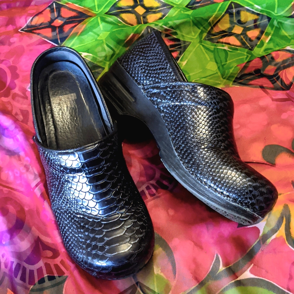 Dansko snakeskin patterned clogs size 40